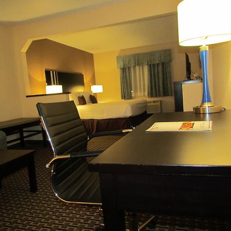 Ramada By Wyndham Glendale Heights/Lombard Ξενοδοχείο Εξωτερικό φωτογραφία